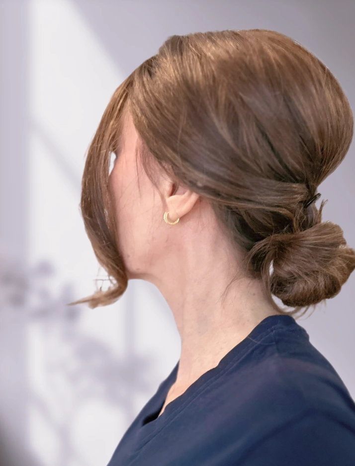 Perücke jeden Tag tragen: 7 Tipps, mit denen du dich sicher und wohl fühlst